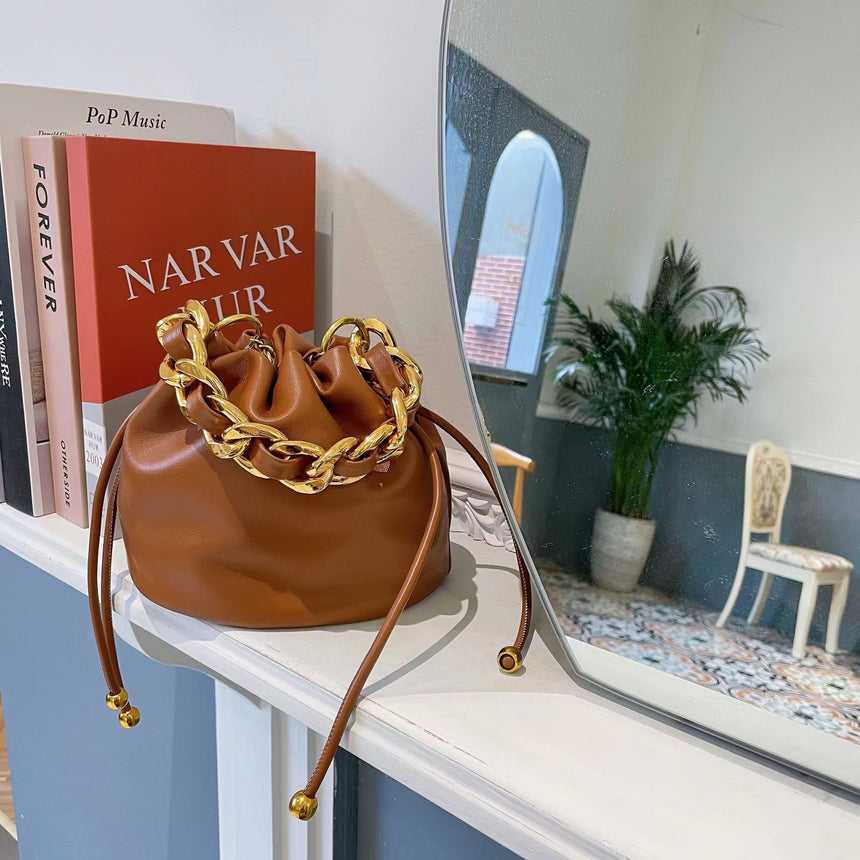 Helena Brown Handheld Potlis