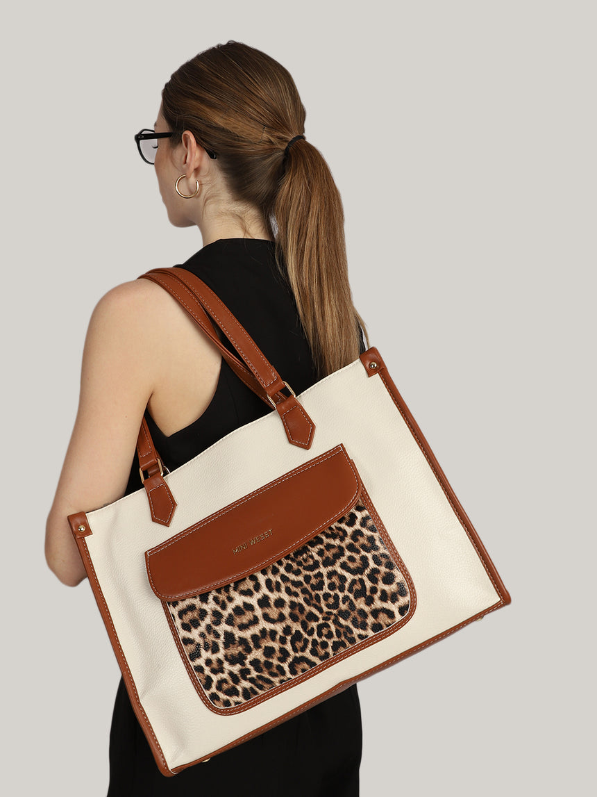 GO SOCIALS TOTE BAG