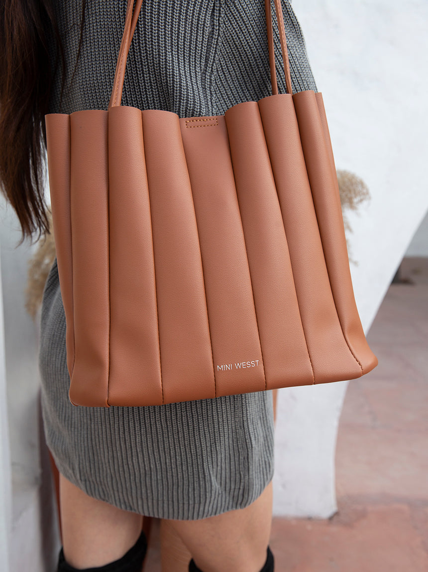 Leo Brown Shoulder Bag With Pouch