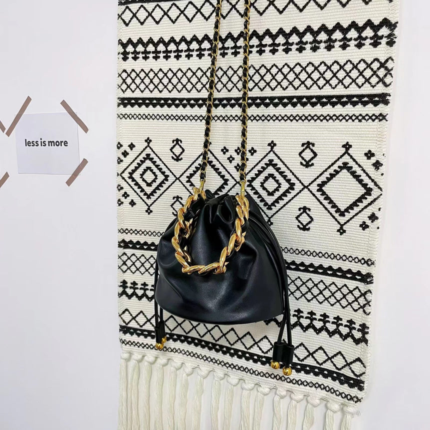 Helena Black Handheld Potlis