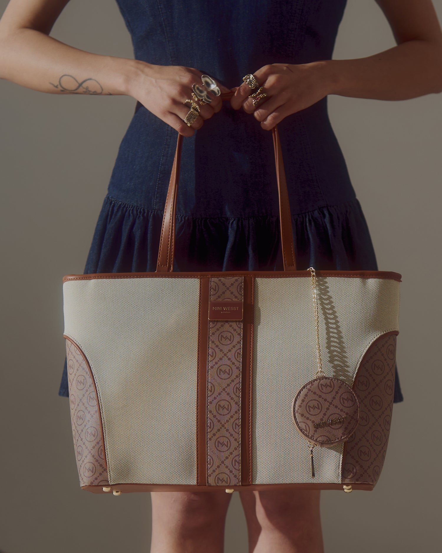 PICCADILLY SQUARE TOTE
