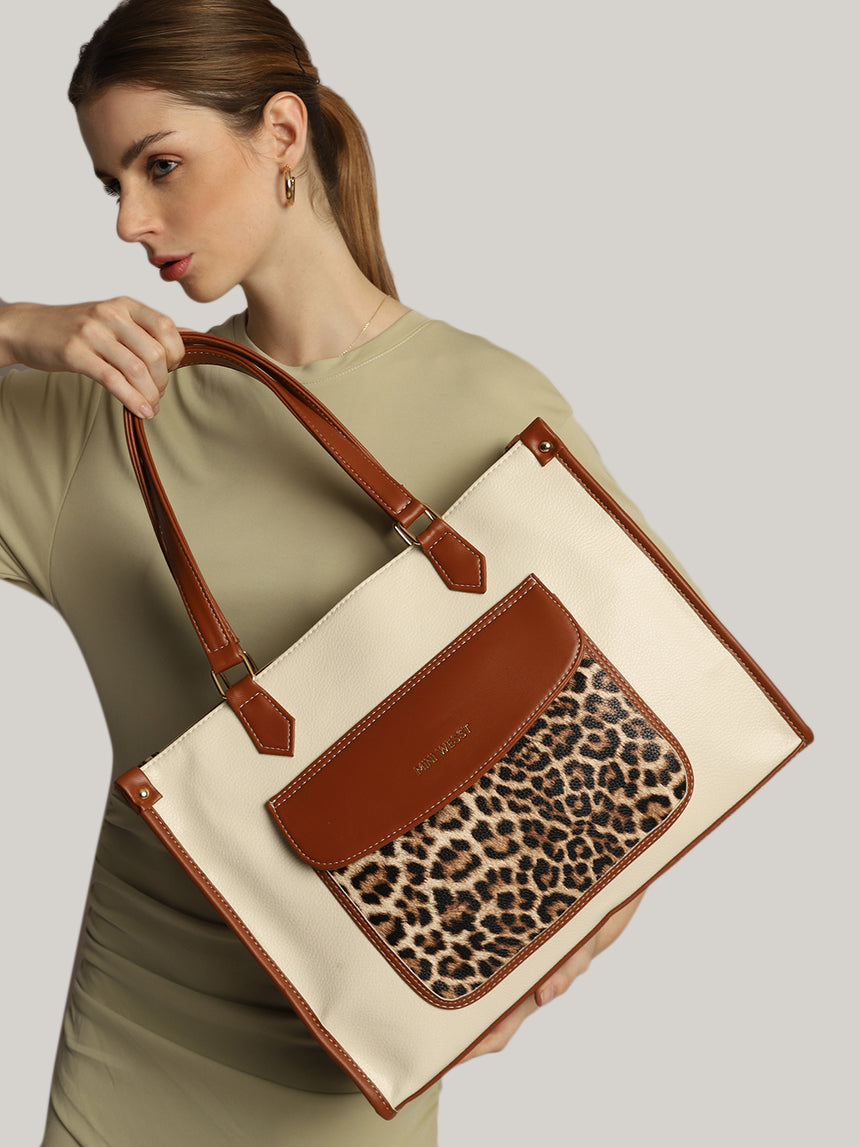 GO SOCIALS TOTE BAG