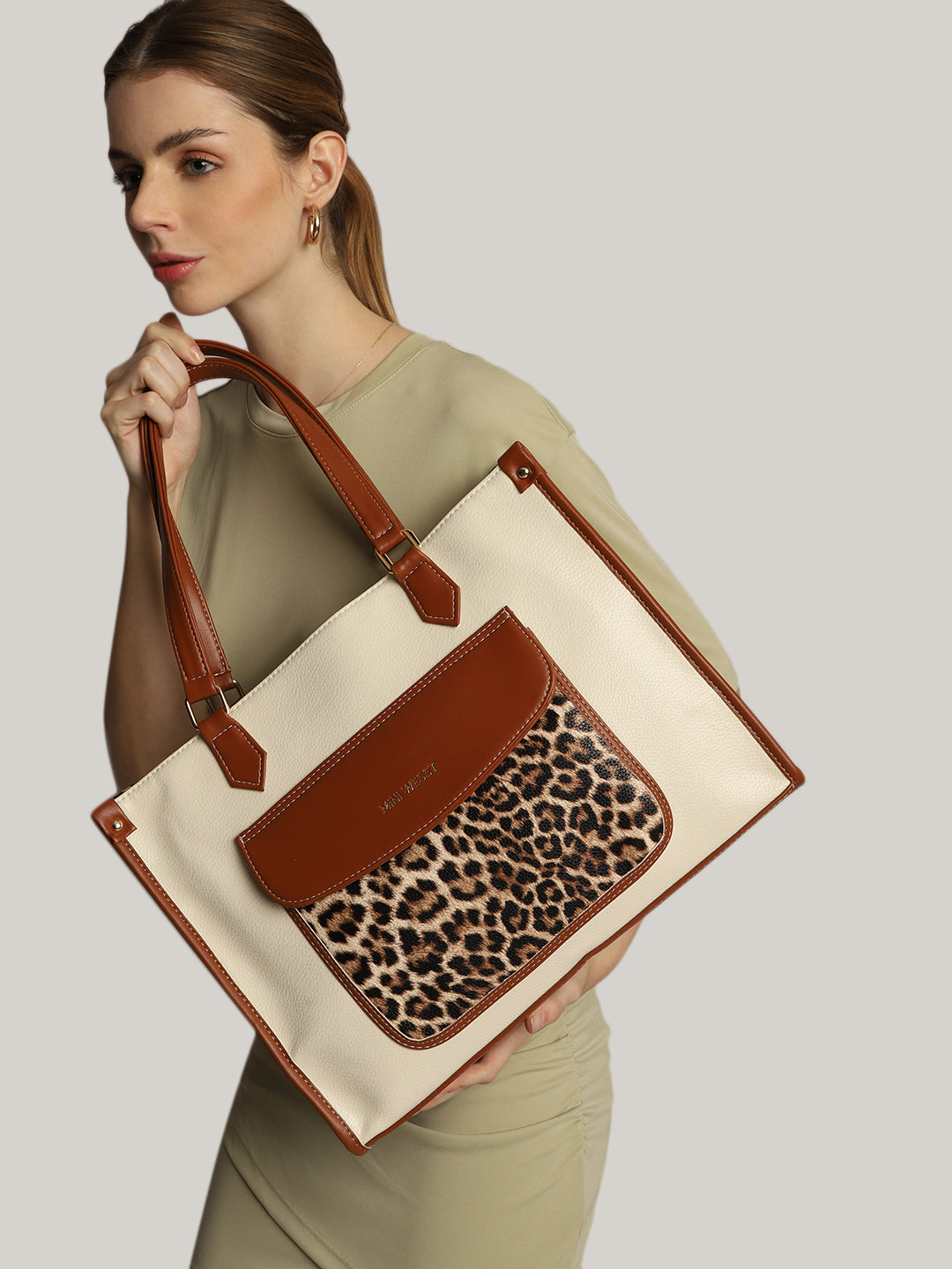 GO SOCIALS TOTE BAG