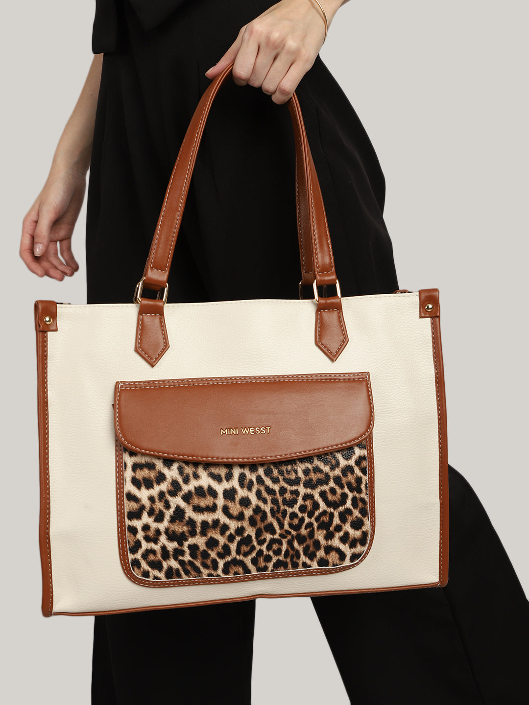 GO SOCIALS TOTE BAG