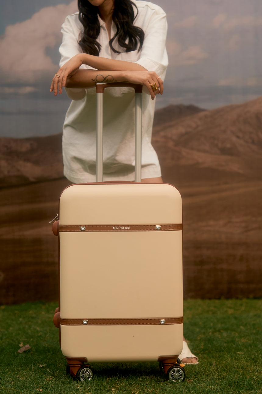 WANDERLUST CHECK IN MEDIUM