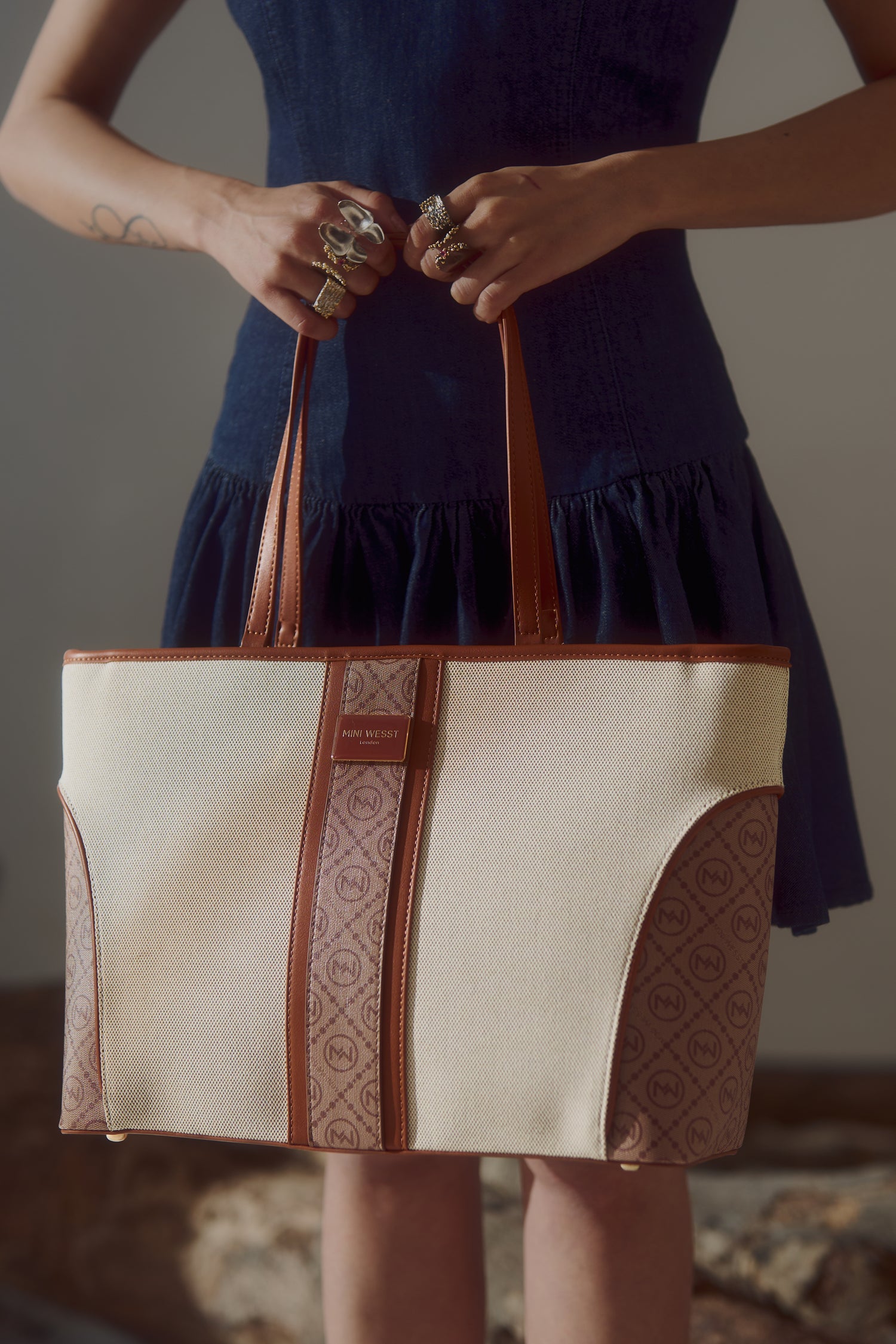 PICCADILLY SQUARE TOTE