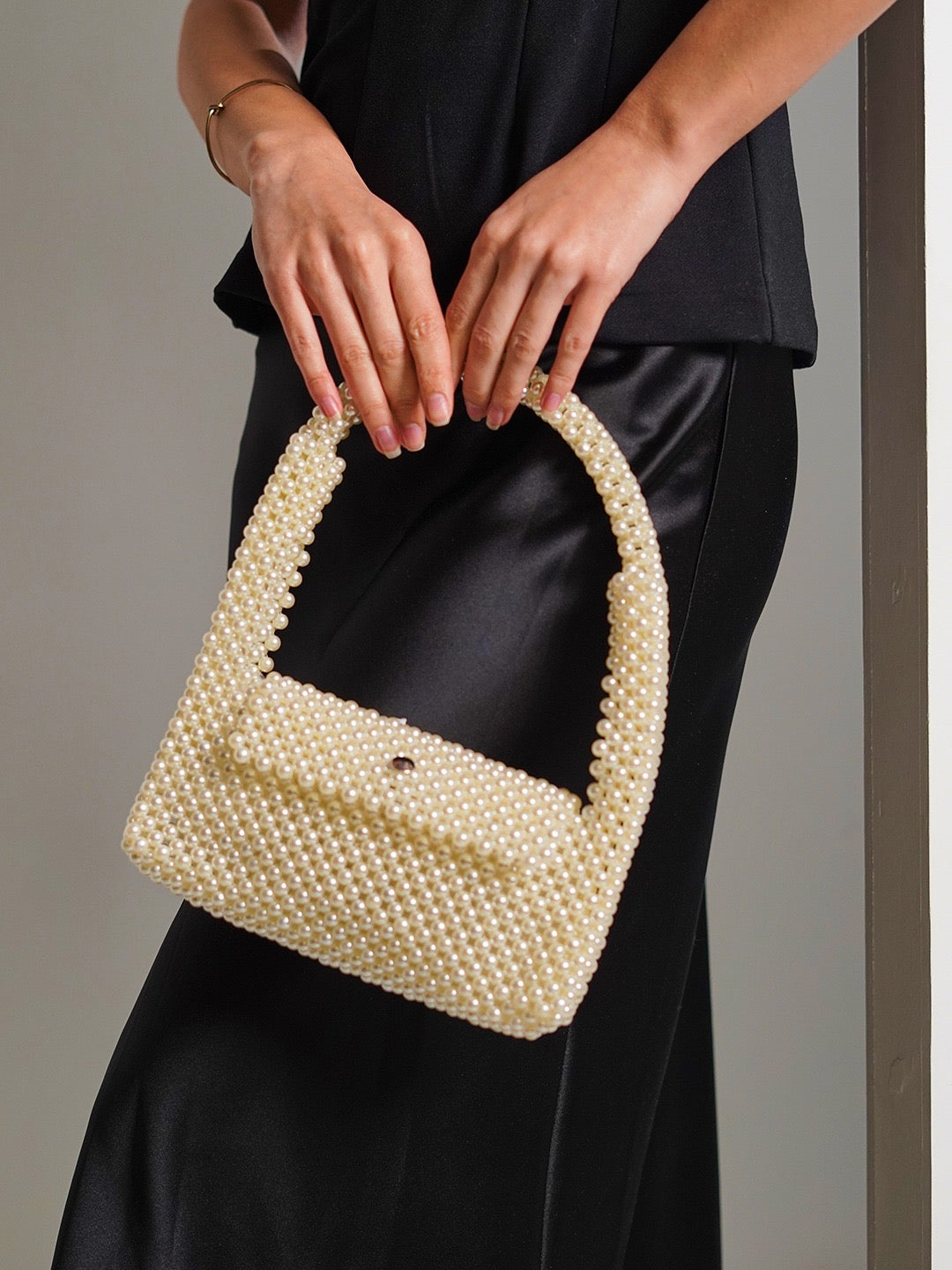 Emma White Handheld Clutch