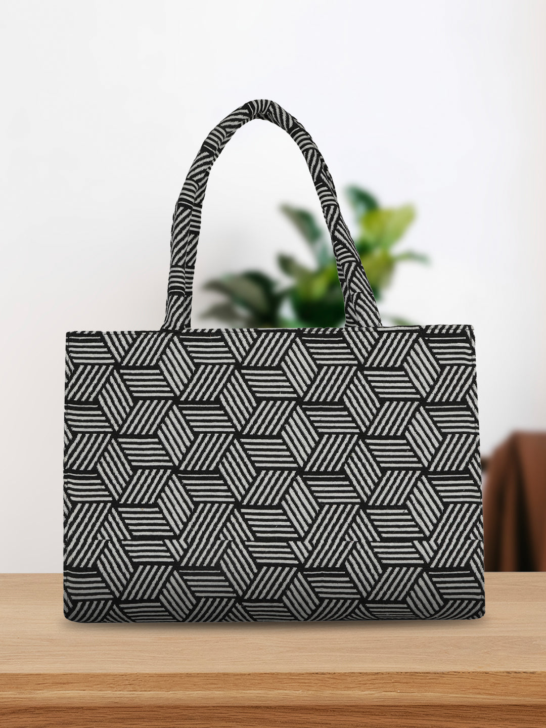 MINI WESST Black Casual Geometric Tote Bag – Miniwesst bags