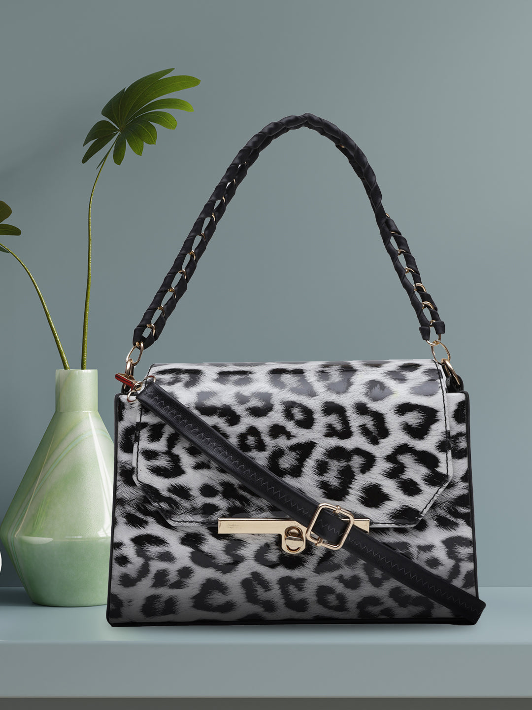 White Casual Animal Printed Handheld Bag