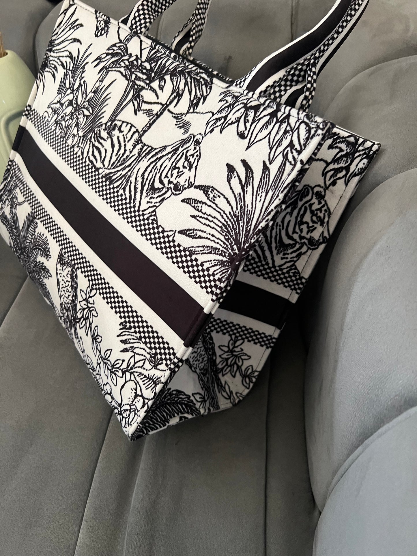 Mini Wesst Multi Color tiger print tote bag(MWCUS001)