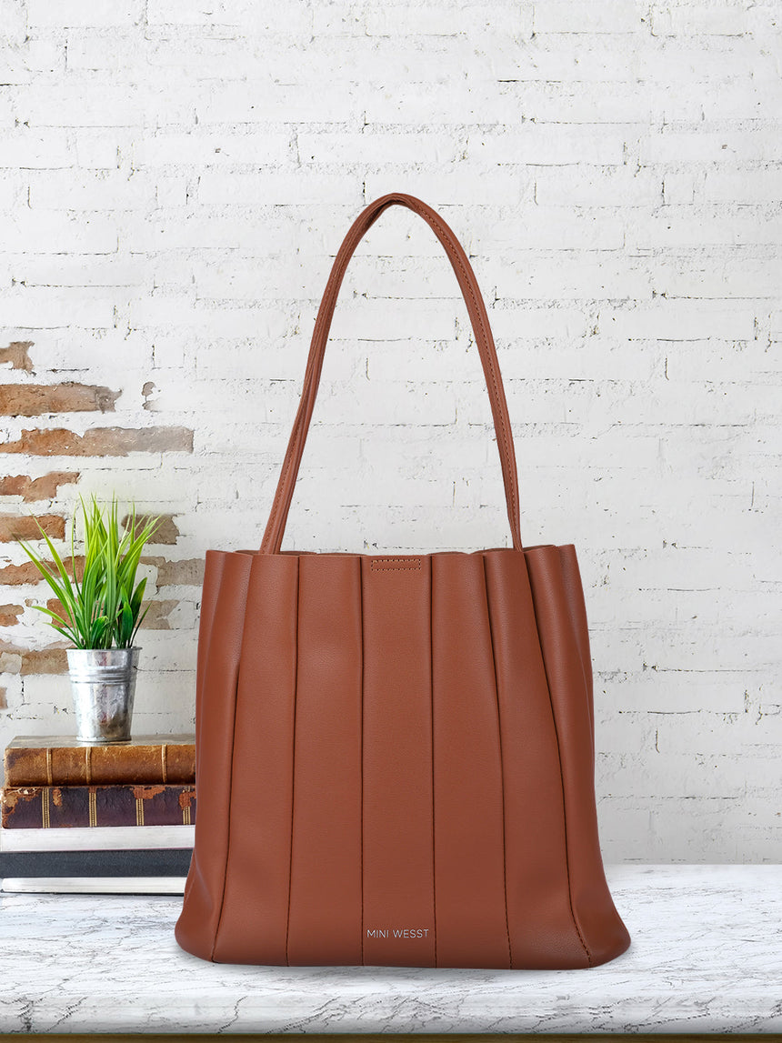 Leo Brown Shoulder Bag With Pouch