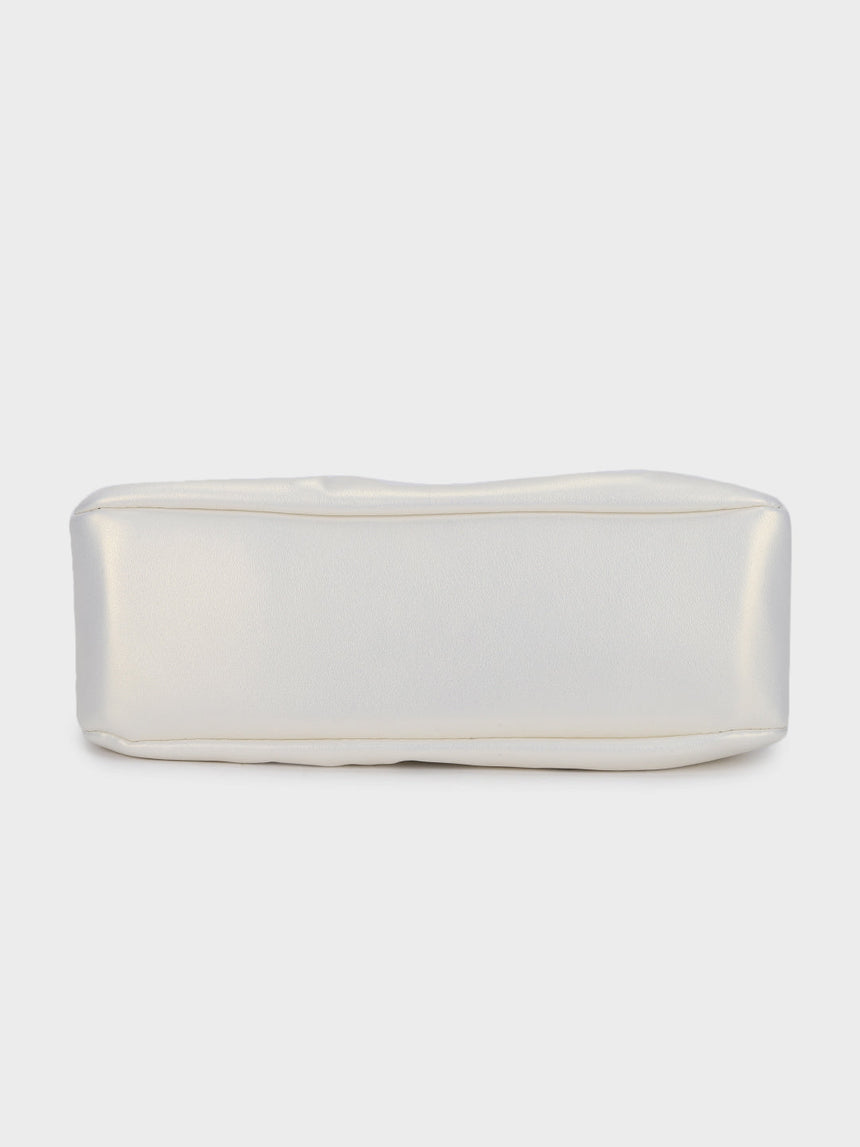 Esther White Pearl Handheld Clutch