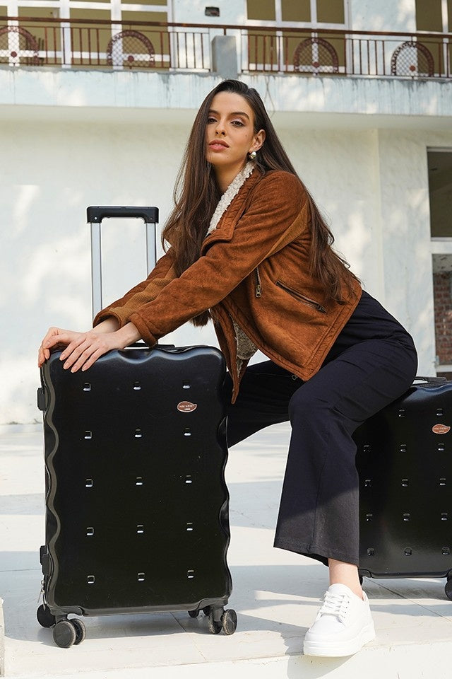 On The Go Check-In Black Medium