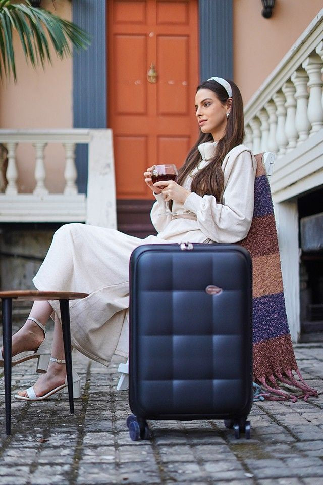 Marvel Pro Cabin Black Small