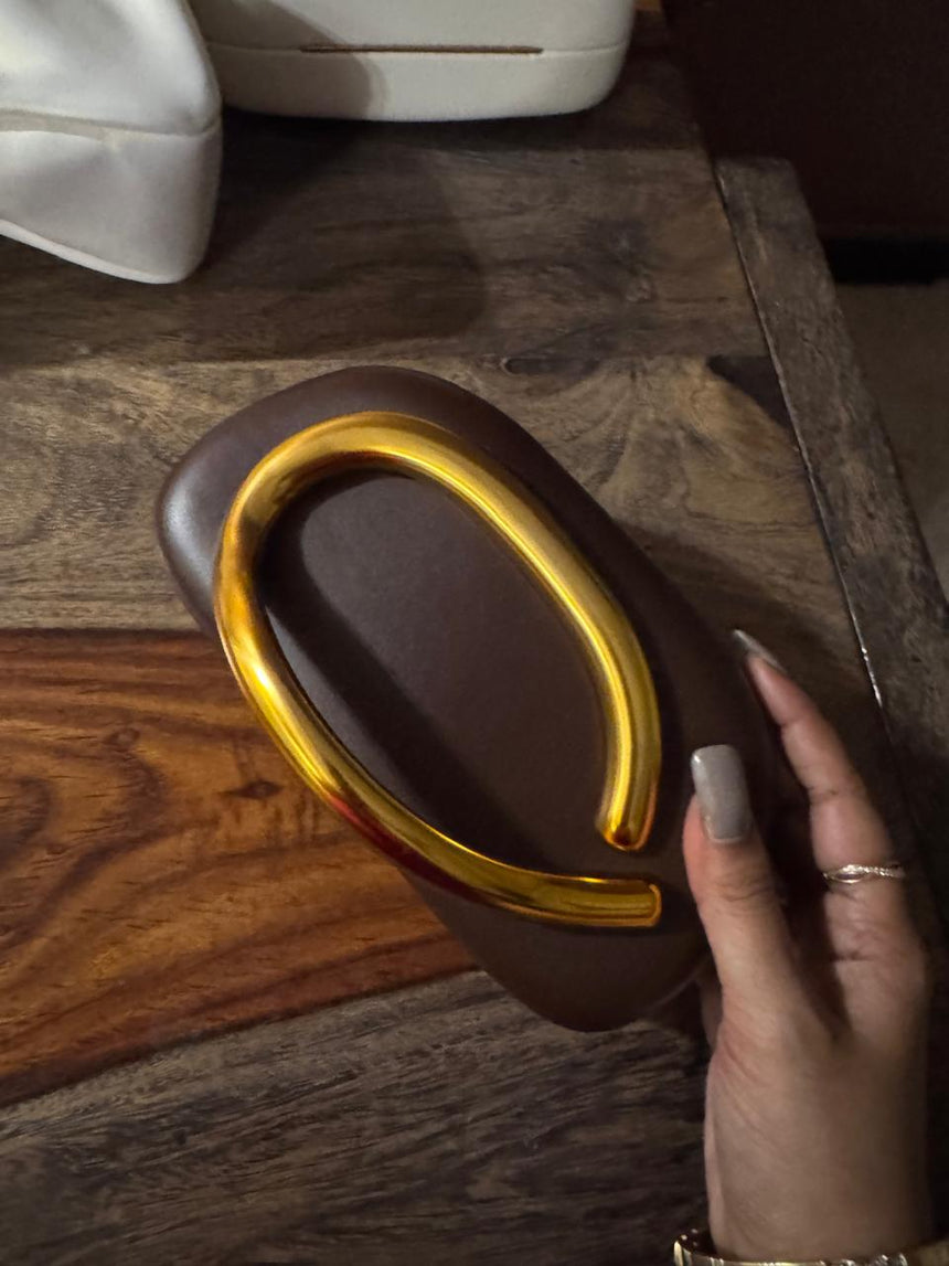 ASHLEY HANDHELD CLUTCH