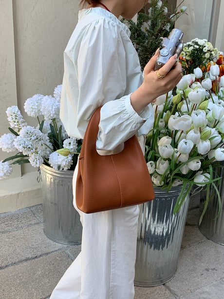 HILARY BUCKET SLING BAG