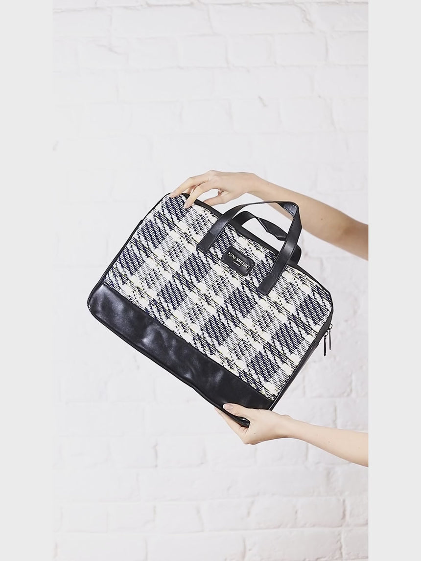 Bourbon Blue London Street Bag With Pouch